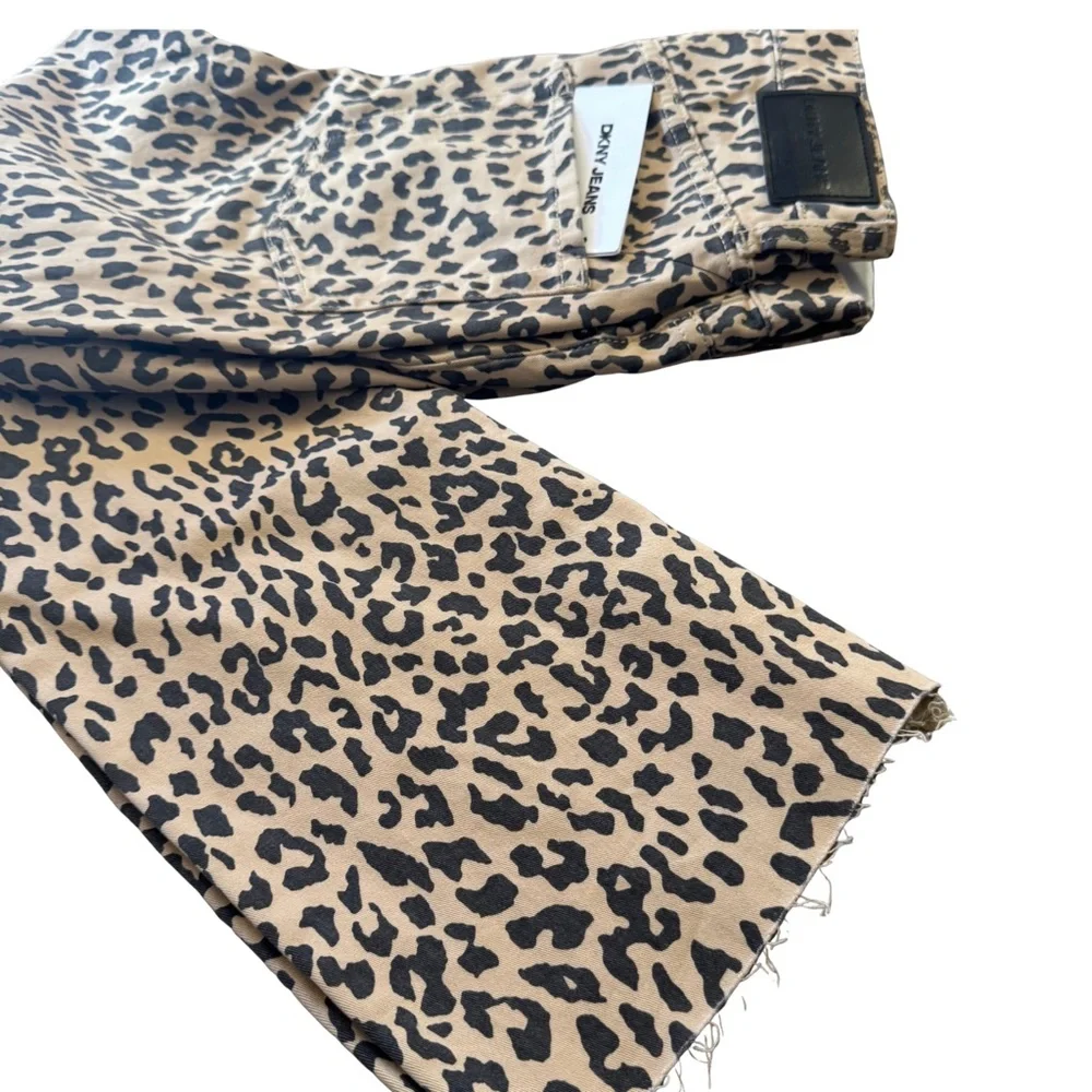 DKNY Jeans - Leopard Print High Rise Flare - 27 - Fast Ship - Picture 3 of 6